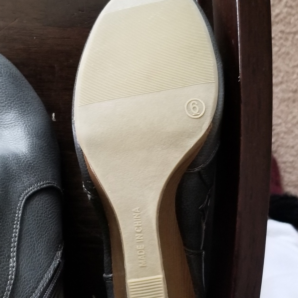 Booties - Picture 4 of 4